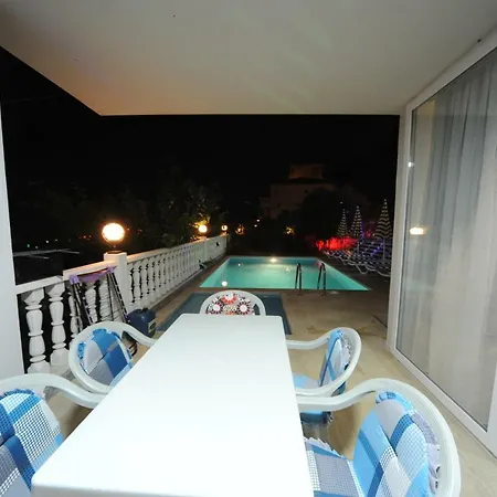 فيلة Lux White